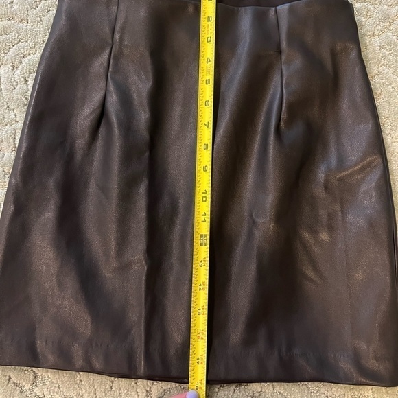 Bishop + Young NWT Morgan faux leather black mini skirt back zip size medium - Picture 3 of 9